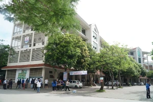 Trường THPT chuyên Đại học Vinh (Nghệ An).