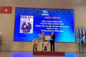 PGS.TS Trần Doãn Sơn tại lễ vinh danh danh hiệu NGND của ĐHQG TPHCM