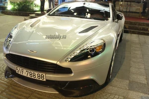 Xế khủng Aston Martin Vanquish ra biển trắng tại Sài Gòn