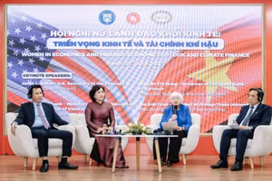 Chuyên gia cùng bàn về triển vọng kinh tế và tài chính, khí hậu.