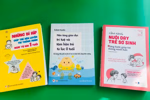 Bộ sách gồm 3 cuốn là những lời khuyên cách nuôi con từ 0 tuổi.