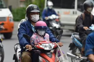 Người dân Hà Nội đón lạnh đầu mùa 