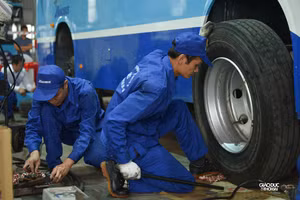 Thợ sửa chữa xe buýt Hà Nội so tài kỹ năng chăm sóc xe