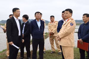 Đoàn công tác kiểm tra tại hiện trường. (Ảnh: CACC)