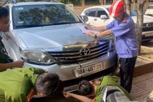 Chiếc xe Trường dùng để tông người. (Ảnh: T.H.)