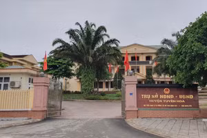 Bà Nguyễn Thị Tuyết Mai - công chức Phòng Tư pháp huyện Tuyên Hóa, tỉnh Quảng Bình - bị tố lừa đảo, chiếm đoạt tiền tỷ. (Ảnh: Tiến Hiệp).