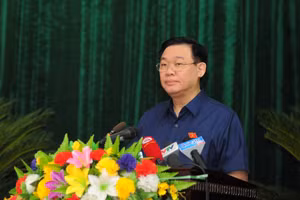 Chủ tịch Quốc hội Vương Đình Huệ phát biểu chỉ đạo khai mạc Kỳ họp thứ 18, HĐND tỉnh Quảng Trị Khóa VIII. (Ảnh: Trần Truyền)