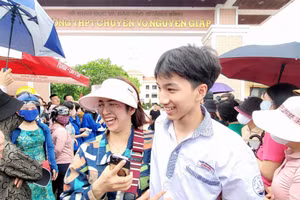 Thí sinh tự tin đạt điểm 10 môn Toán vào lớp 10 trường THPT không chuyên ở Quảng Bình. (Ảnh: Đ.T).