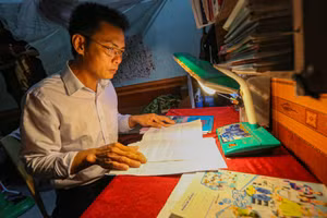 Ông Đặng Văn Ảnh là thí sinh lớn tuổi nhất ở Hà Tĩnh tham dự kỳ thi TN THPT 2023. (Ảnh: Tiến Hiệp)