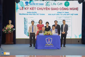 Nhà trường và doanh nghiệp ký kết chuyển giao thành tựu nghiên cứu là sản phẩm trà tiêu độc COMTIDO.