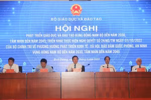 Ban chủ tọa Hội nghị phát triển GD&ĐT vùng Đông Nam Bộ.