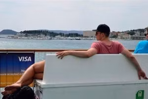  "Hoa mắt chóng mặt" trước những trùng hợp tình cờ 