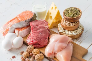 Trong thịt gia cầm và thịt bò có chứa nhiều amino axít thiết yếu cho cơ thể.