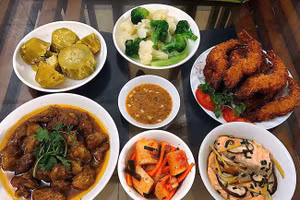 Mâm cơm thịnh soạn mà vợ của T.C cất công chuẩn bị cho chồng.