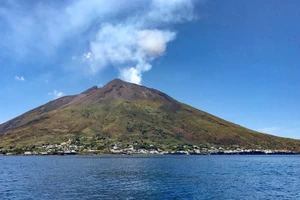 Núi lửa Stromboli, “tình lang chung” của phụ nữ đảo Stromboli.