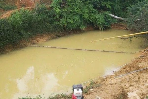 3 học sinh Tiểu học rơi xuống hồ nước tưới cà phê tử vong