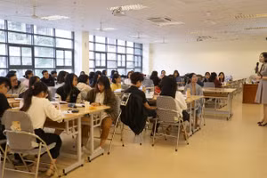 Sinh viên DynaGen khóa II học cách quản trị mục tiêu.