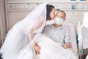 Xúc động câu chuyện của cô gái vừa mất bạn trai vì ung thư máu