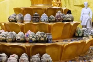 Nhiều gia đình vẫn đang gửi tro cốt lên chùa. Ảnh minh họa.