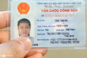 Thẻ căn cước công dân có mã vạch hiện nay chứa khoảng 20 thông tin. Ảnh: Phương Sơn