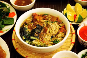 Về Hải Phòng “húp” bát bánh đa cua