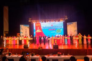 25 giáo viên ở các cấp học từ mầm non đến đại học được tặng Giải thưởng “Nhà giáo Đà Nẵng tiêu biểu” năm học 2019-2020.