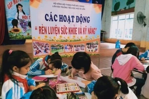 HS Trường Tiểu học Ngô Sĩ Liên, thành phố Bắc Giang (tỉnh Bắc Giang) trong hoạt động ngoài giờ học chính khóa.	Ảnh: NTCC