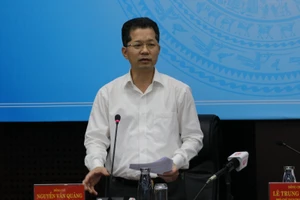 Ông Nguyễn Văn Quảng – Bí thư Thành ủy Đà Nẵng chủ trì buồi họp chiều 26/10.