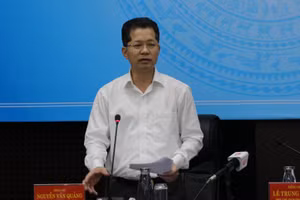 Ông Nguyễn Văn Quảng – Bí thư Thành ủy Đà Nẵng chủ trì buồi họp chiều 26/10.