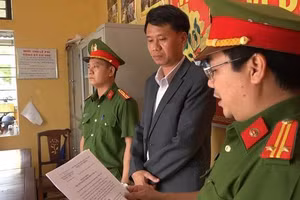 Cơ quan  Công an tỉnh Thừa Thiên Huế đọc lệnh bắt giam Hoàng Khánh Huy.