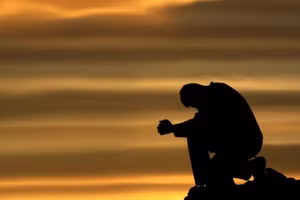 Đừng suy nghĩ mãi về những sai lầm của bản thân, hãy học cách thay đổi nó. (Ảnh minh họa internet).