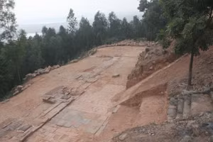 Nền chùa Dạm trong thời gian khai quật đã phát hiện nhiều di vật thời Lý.