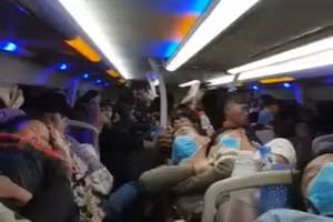 Xe khách 44 giường nằm nhồi nhét đến 92 hành khách.