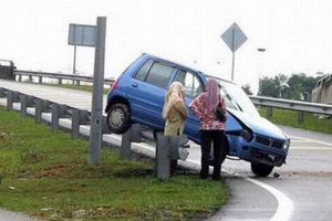 Xe ô tô chạy mãi cũng có lúc mỏi bánh cần nghỉ ngơi chứ.