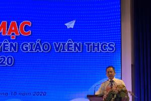 TS Đỗ Tường Hiệp, Phó Giám đốc Sở GD&ĐT phát biểu khai mạc bồi dưỡng thường xuyên giáo viên THCS năm học 2020-2021.