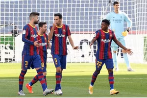 Thần đồng Ansu Fati (số 22) trở thành cầu thủ trẻ nhất lịch sử ghi bàn ở một trận El Clasico. 