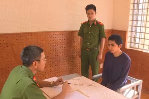 Thuyết tại cơ quan công an.