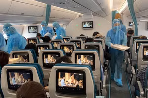 Một chuyến bay chở công dân Việt Nam (trong đó có nhiều LHS) hồi hương năm 2020 vì Covid-19. Ảnh: IT.