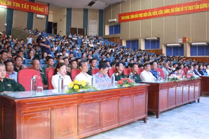 Đại biểu tham dự Lễ hưởng ứng Ngày Pháp luật Việt Nam 09/11 và tổng kết Cuôc thi trực tuyến  tìm hiểu pháp luật năm 2020