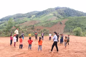 HS ở điểm trường Tiểu học thôn Đăk Ka.