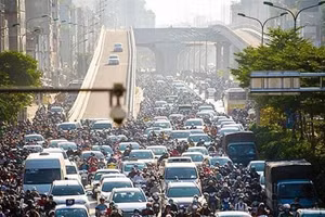 Nút giao Ngã Tư Sở ùn tắc ngày 10/11 sau thông xe