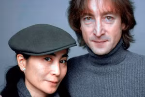 John Lennon và Yoko Ono.
