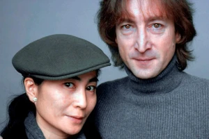 John Lennon và Yoko Ono.
