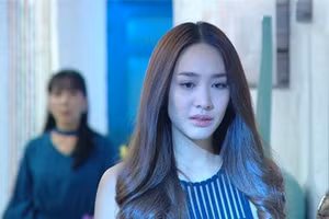 Thế nhưng chị chỉ đến một mình, nhìn mặt không vui, ngồi chơi một lúc rồi chị ra về. (Ảnh minh họa).