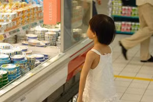 Con hỏi “Nhà mình có nghèo không?”, cách mẹ trả lời khiến 10 năm con thay đổi rõ rệt