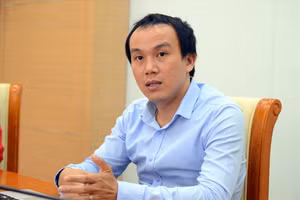 TS Hoàng Phúc Lâm phân tích về đợt mưa lớn ở Trung Bộ. Ảnh: TA.