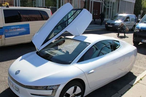 Volkswagen XL1 tiết kiệm nhiên liệu nhưng chưa hợp thời. Ảnh: wikipedia