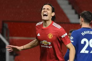Tân binh Cavani đã có màn ra mắt trong trận Man Utd hoà 0-0 trước Chelsea. 
