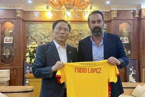 HLV Fabio Lopez bị CLB Thanh Hóa sa thải chỉ sau 5 trận tại V-League 2020.