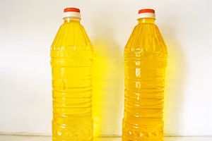 Cách đơn giản phân biệt dầu ăn thật và giả 